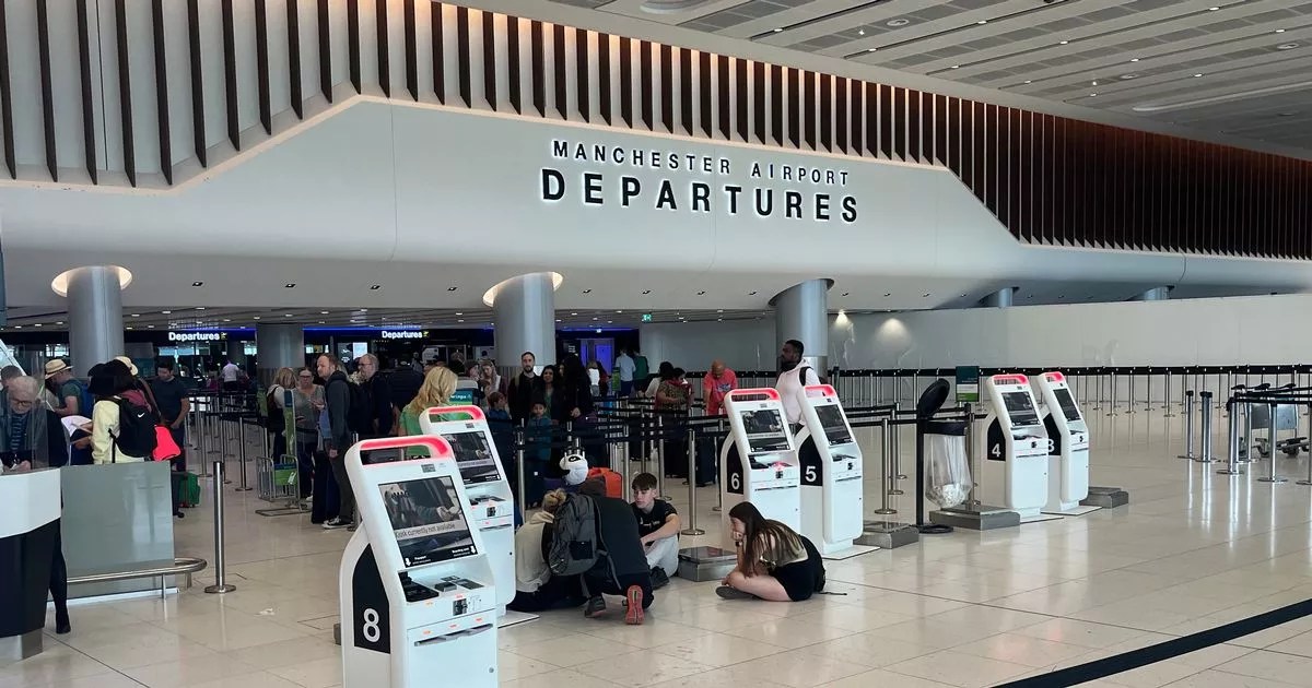 Manchester Airport runways reopen, but passengers warned of